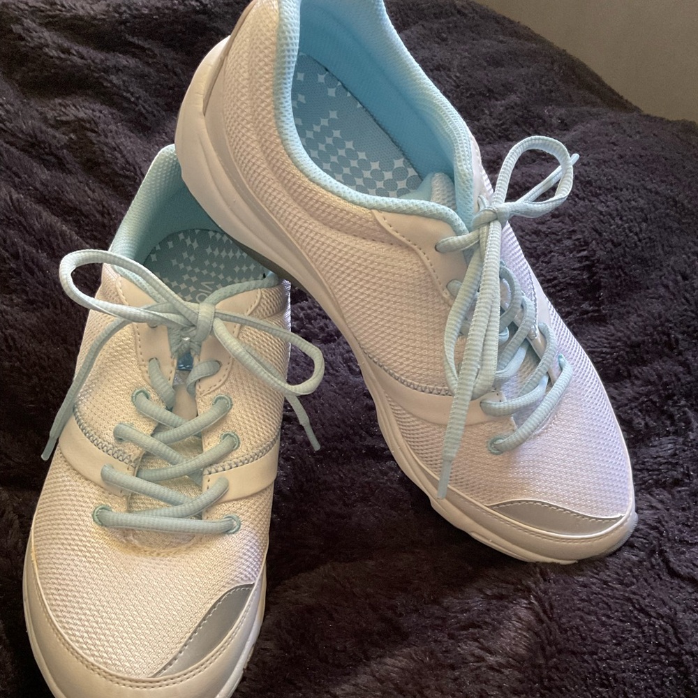 NEW Vionic Orthaheel Sneakers